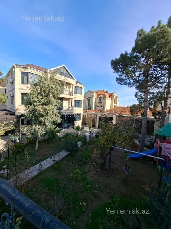 Satılır 8 otaqlı həyət evi 850 m²