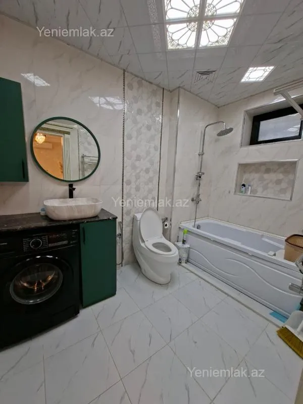 Satılır 8 otaqlı həyət evi 850 m²