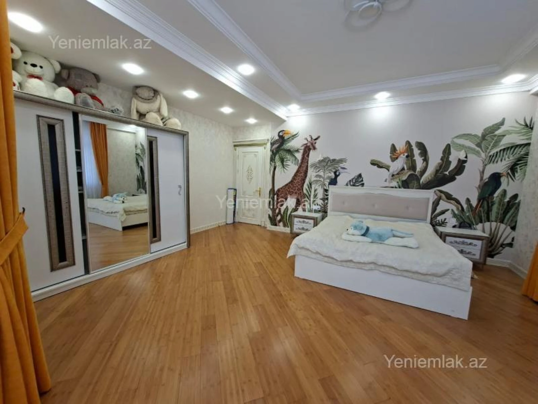 Satılır 8 otaqlı həyət evi 850 m²