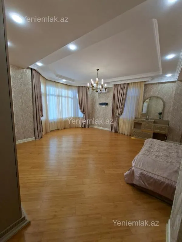 Satılır 8 otaqlı həyət evi 850 m²