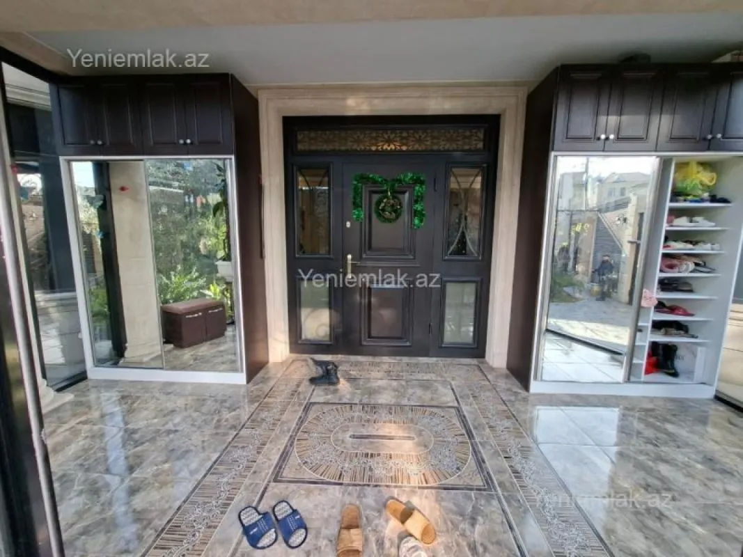 Satılır 8 otaqlı həyət evi 850 m²