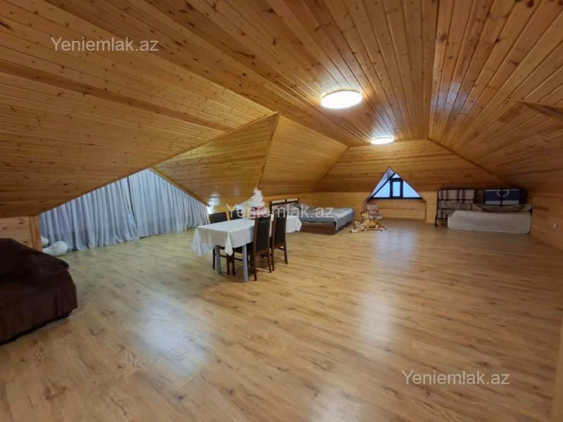 Satılır 8 otaqlı həyət evi 850 m²