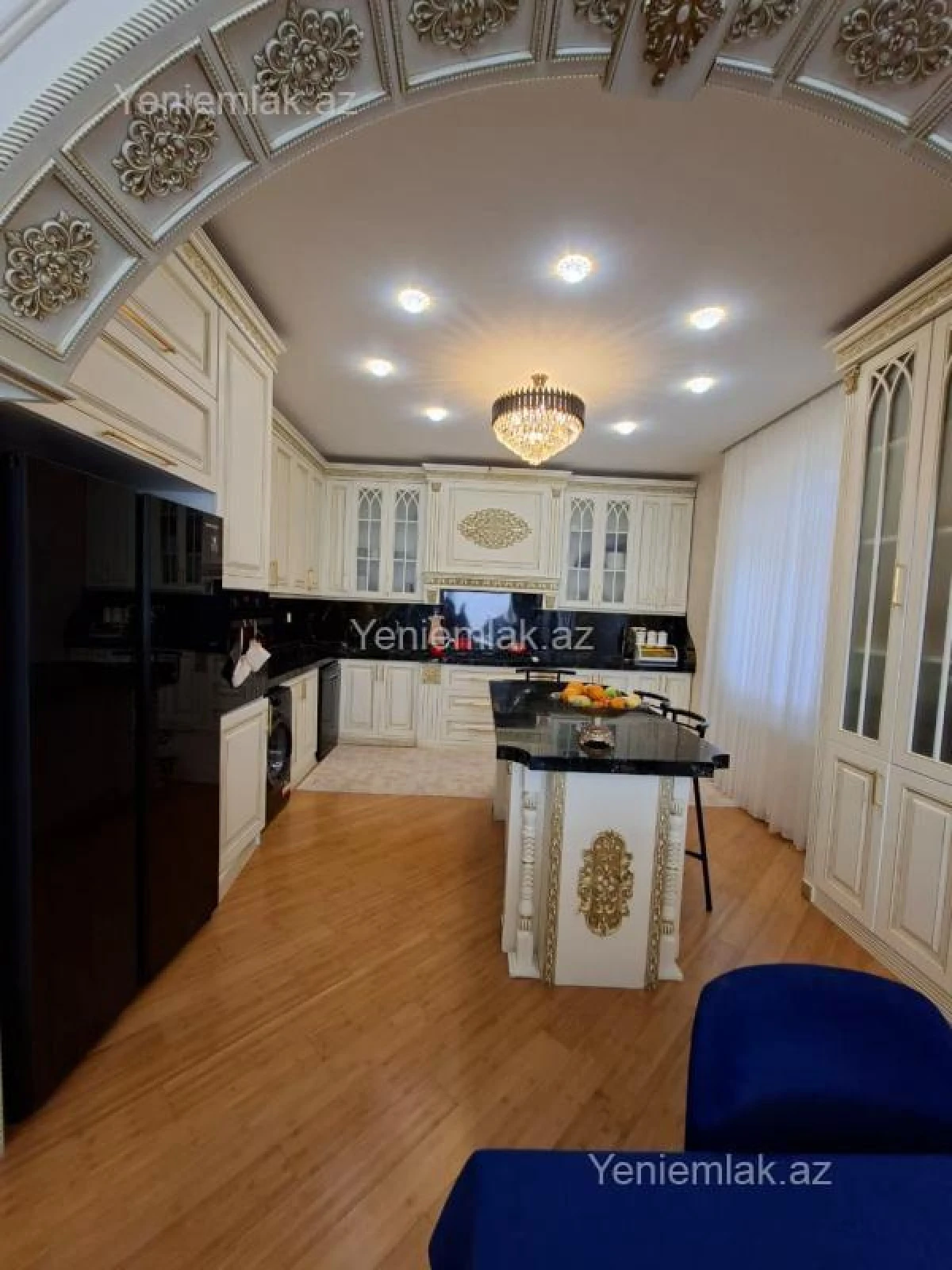 Satılır 8 otaqlı həyət evi 850 m²