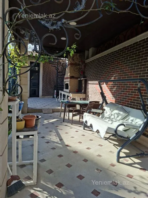 Satılır 8 otaqlı həyət evi 850 m²
