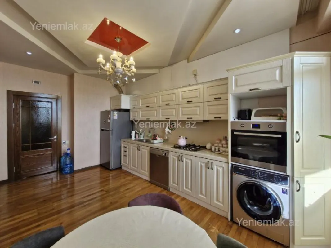 Satılır 3 otaqlı yeni tikili 101 m²