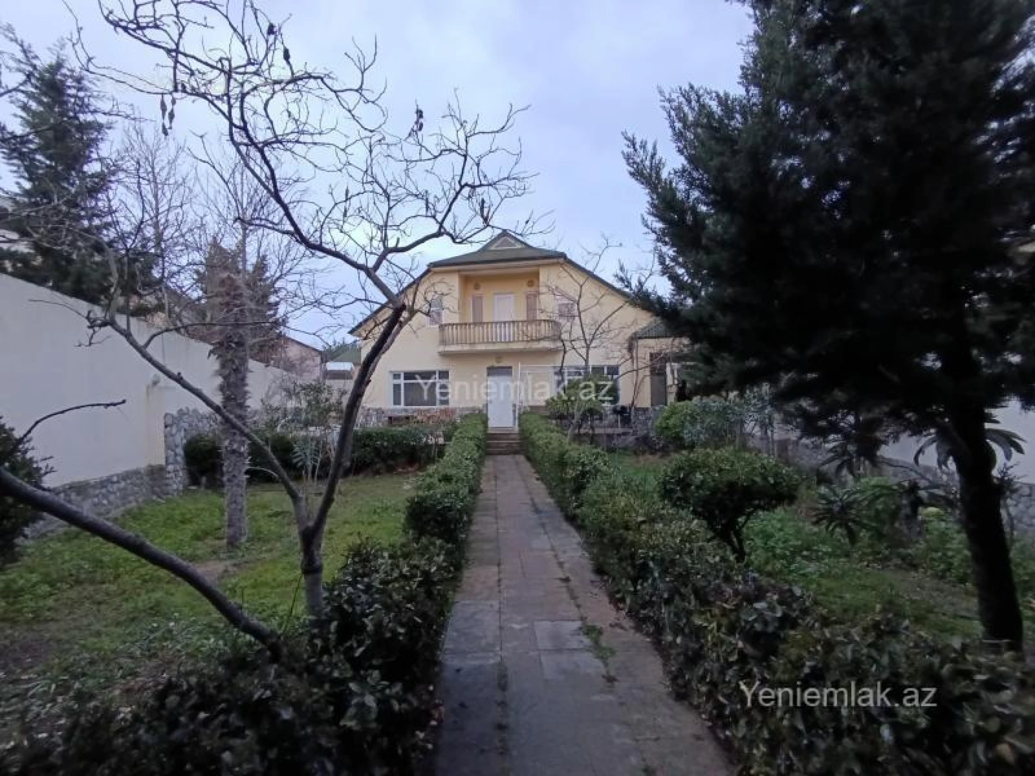 Satılır 6 otaqlı həyət evi 197 m²