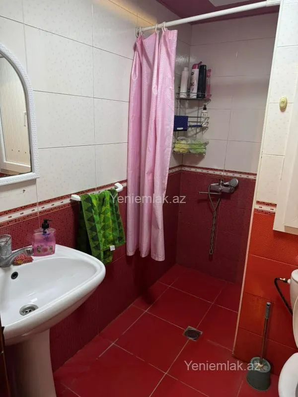 Satılır 2 otaqlı köhnə tikili 65 m²
