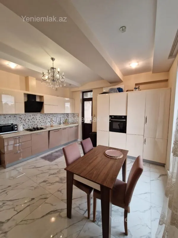 Satılır 4 otaqlı yeni tikili 186 m²
