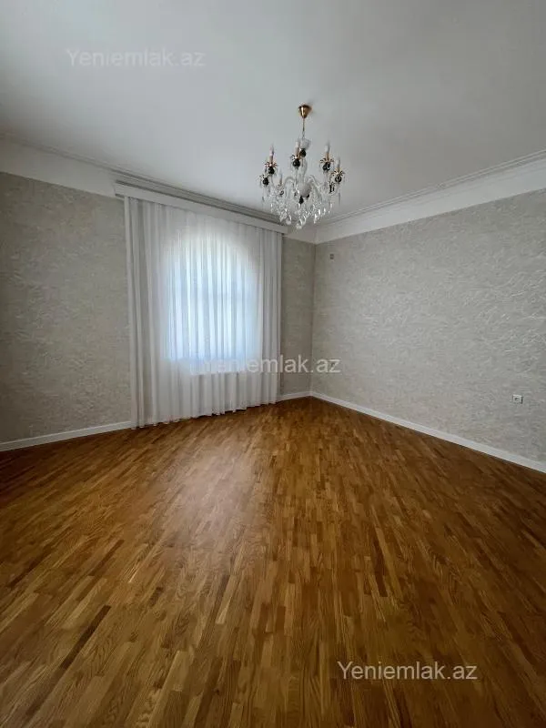 Satılır 8 otaqlı həyət evi 415 m²