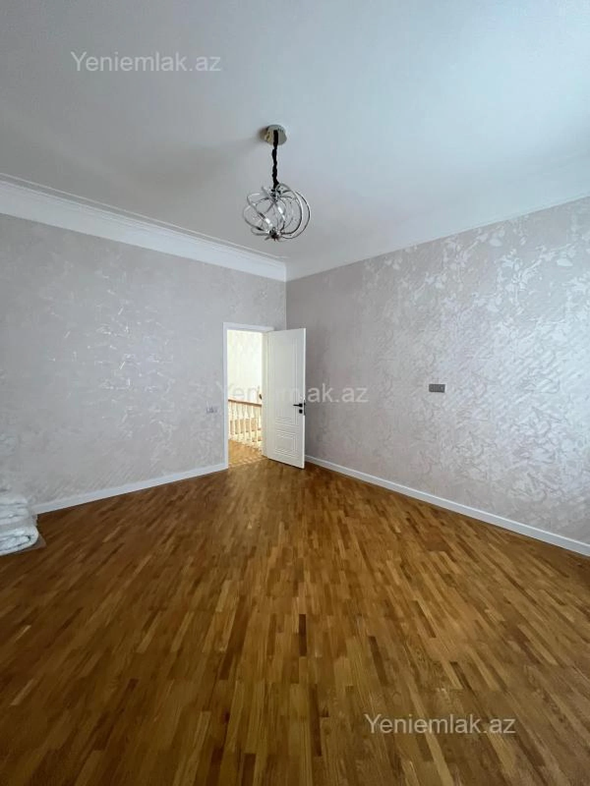 Satılır 8 otaqlı həyət evi 415 m²