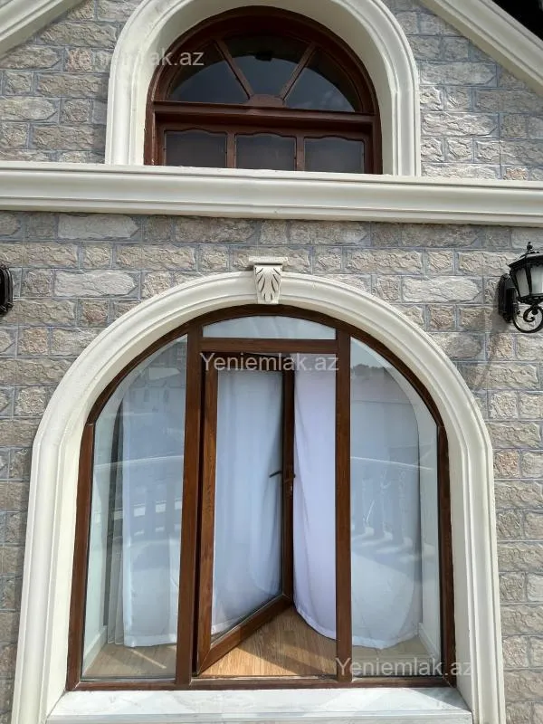 Satılır 8 otaqlı həyət evi 415 m²