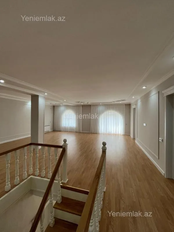 Satılır 8 otaqlı həyət evi 415 m²