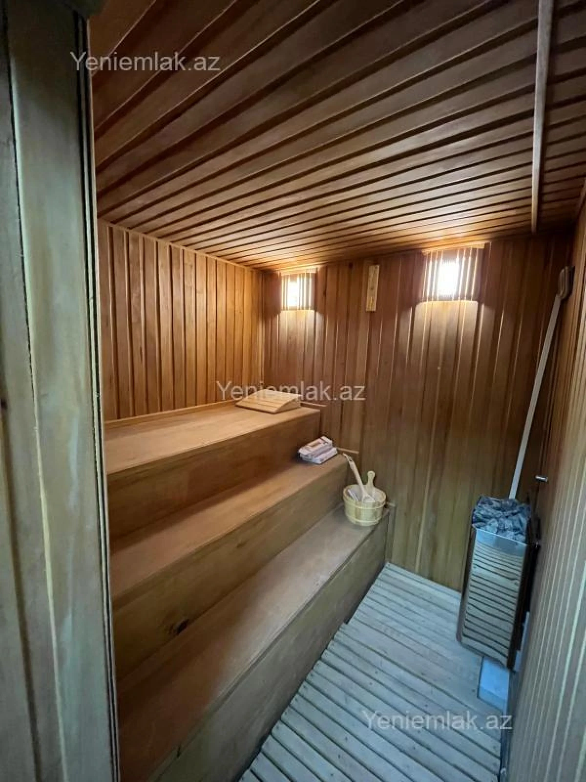 Satılır 8 otaqlı həyət evi 415 m²