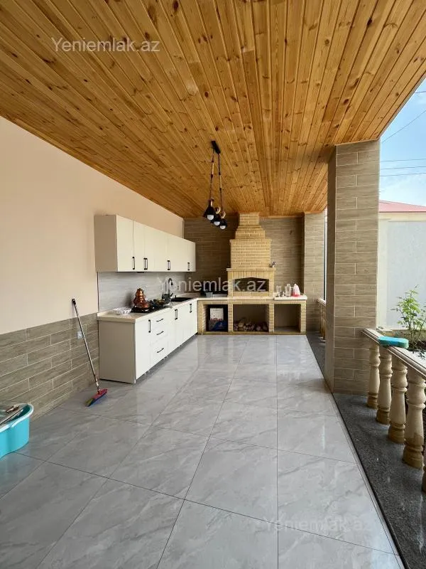 Satılır 8 otaqlı həyət evi 415 m²