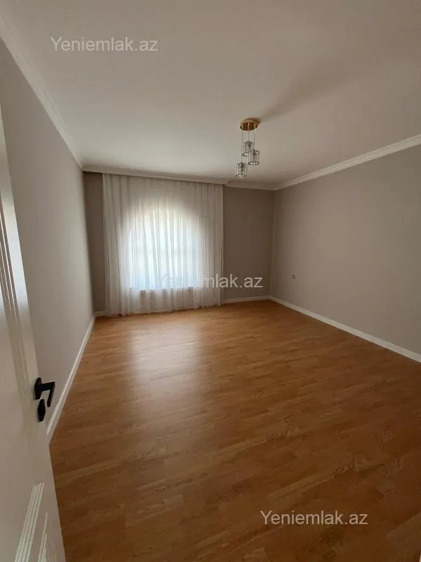 Satılır 8 otaqlı həyət evi 415 m²