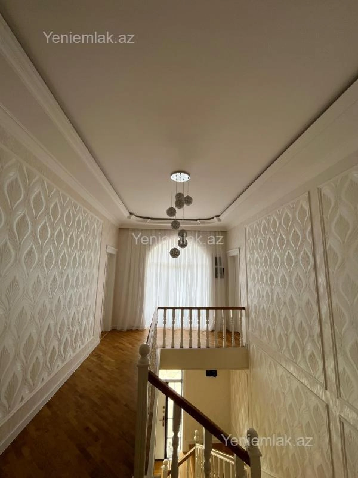 Satılır 8 otaqlı həyət evi 415 m²