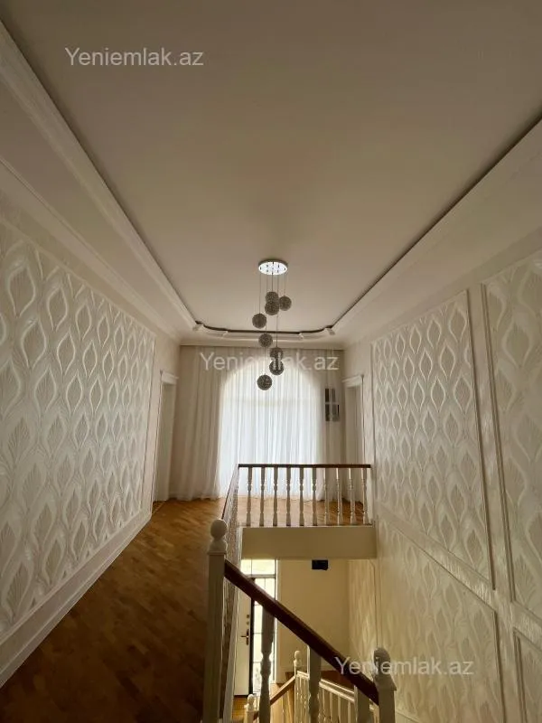 Satılır 8 otaqlı həyət evi 415 m²