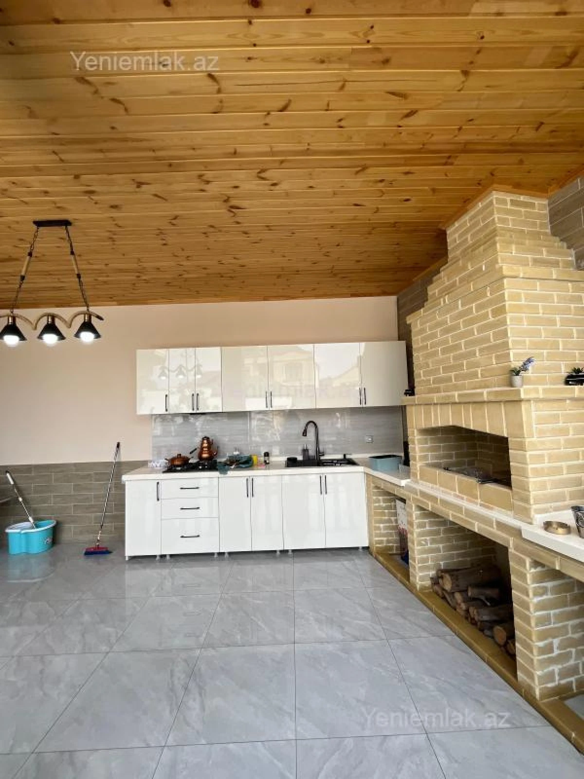 Satılır 8 otaqlı həyət evi 415 m²