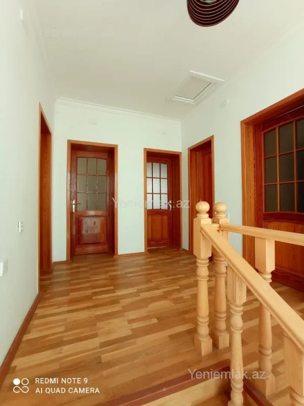 Satılır 5 otaqlı həyət evi 220 m²
