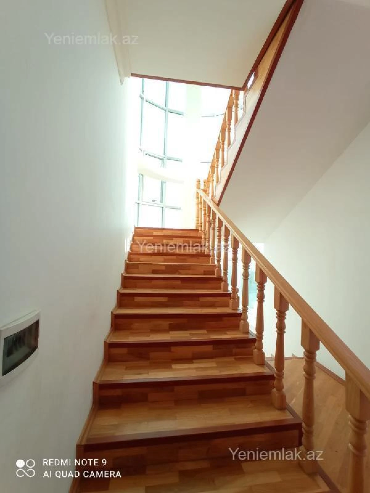 Satılır 5 otaqlı həyət evi 220 m²