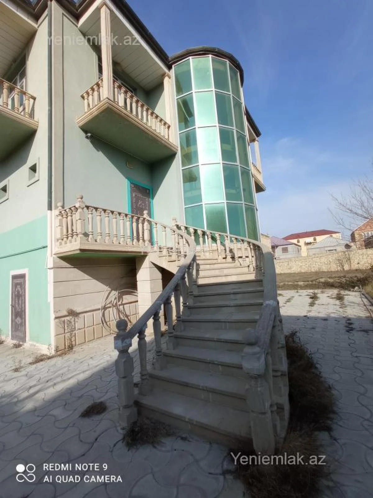 Satılır 5 otaqlı həyət evi 220 m²