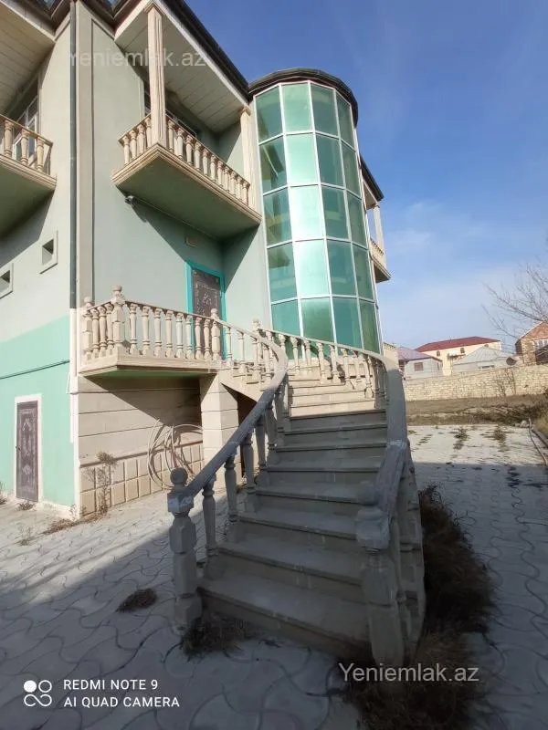 Satılır 5 otaqlı həyət evi 220 m²