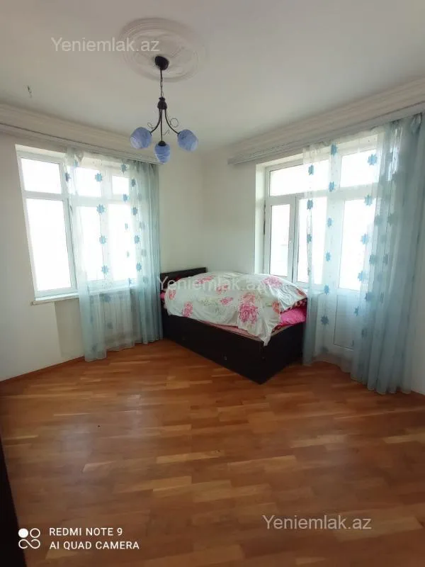 Satılır 5 otaqlı həyət evi 220 m²