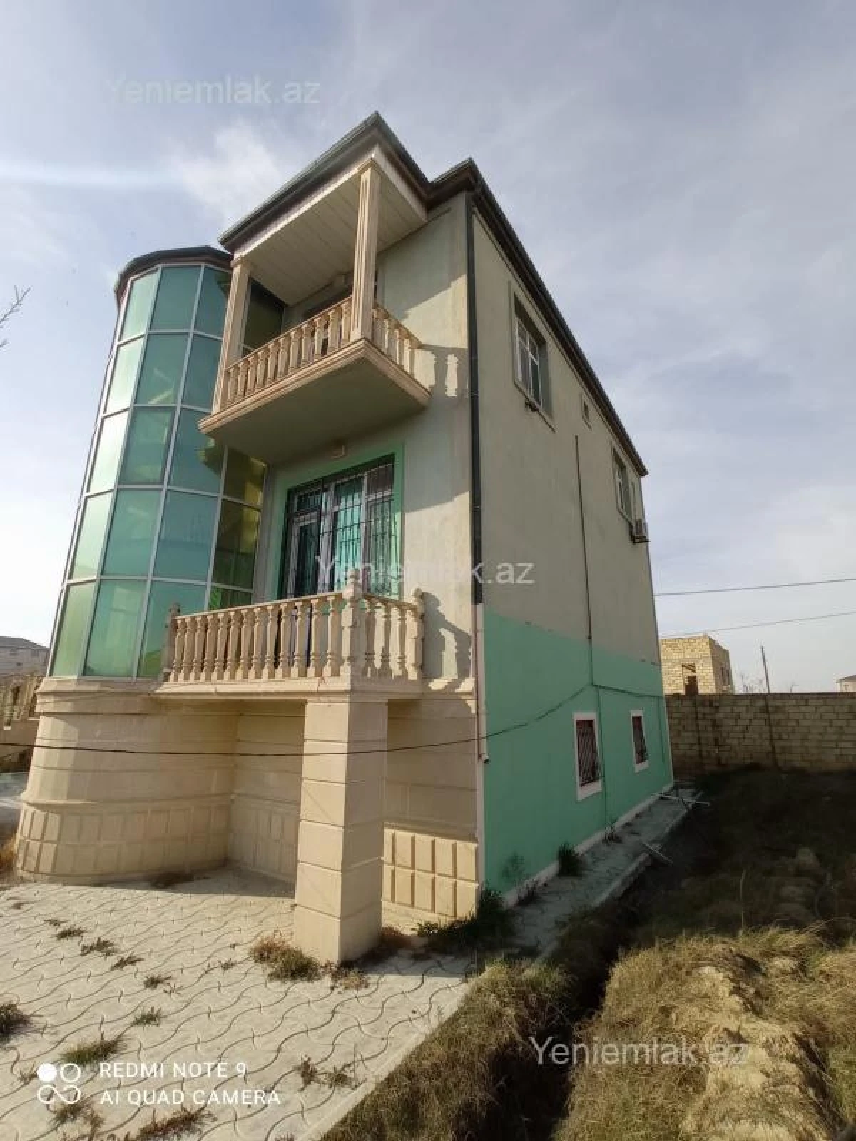 Satılır 5 otaqlı həyət evi 220 m²