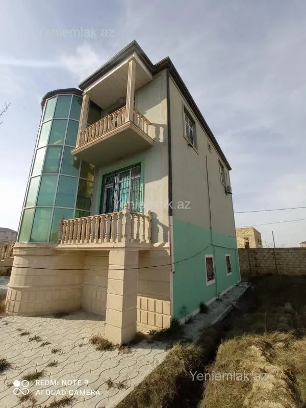 Satılır 5 otaqlı həyət evi 220 m²