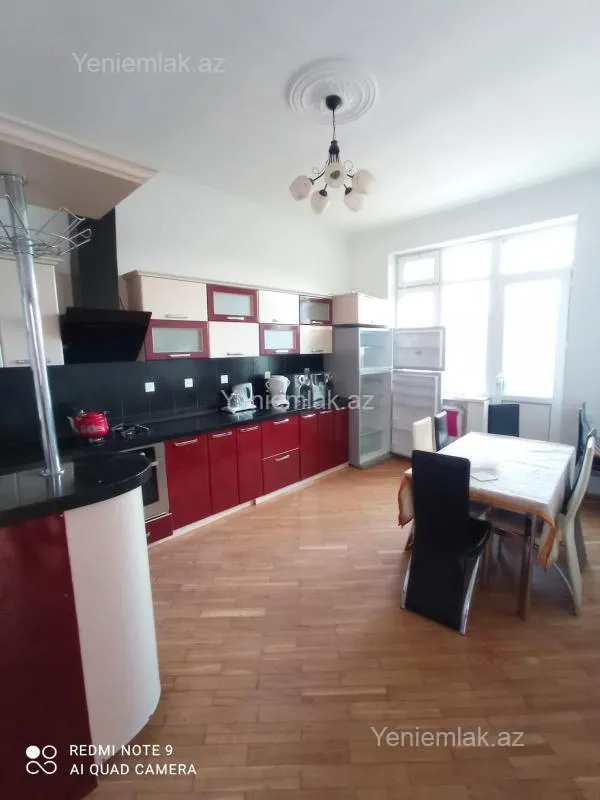 Satılır 5 otaqlı həyət evi 220 m²