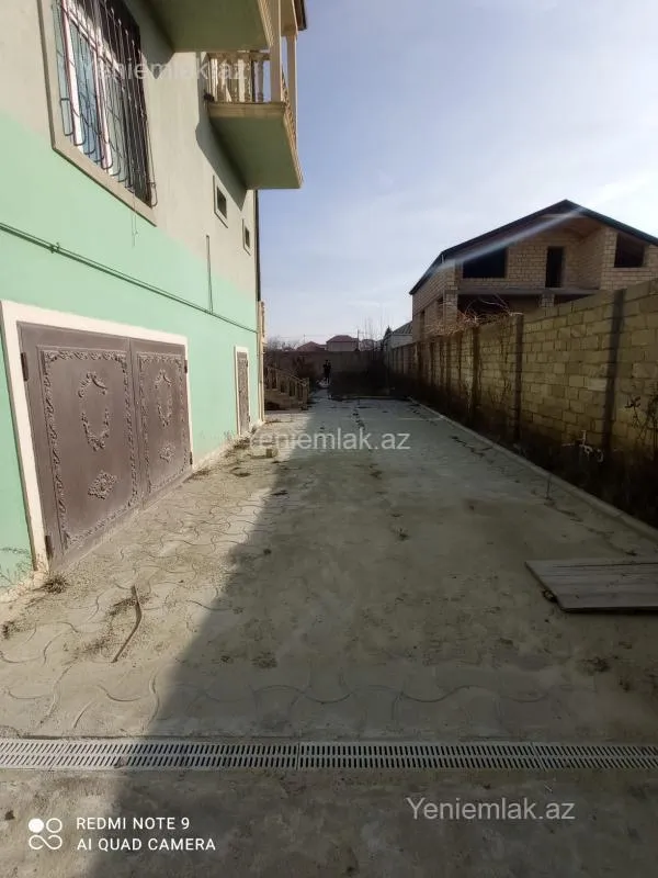 Satılır 5 otaqlı həyət evi 220 m²