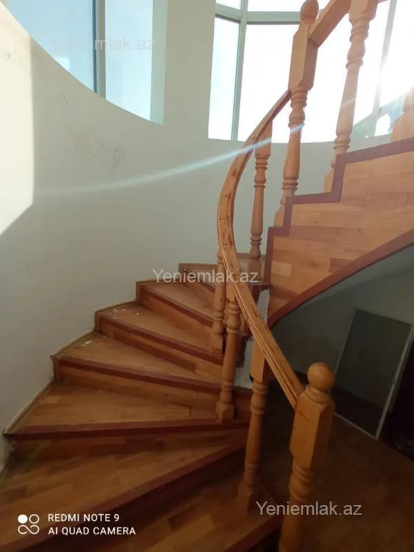 Satılır 5 otaqlı həyət evi 220 m²