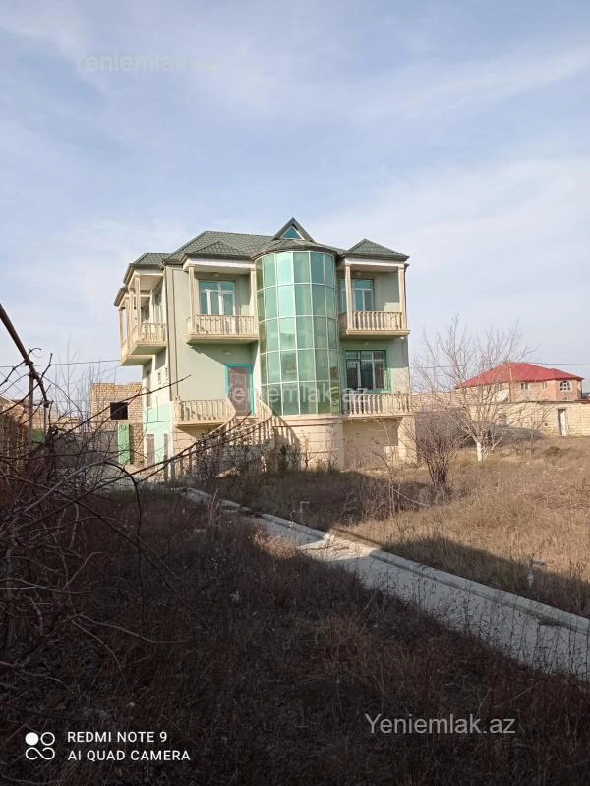 Satılır 5 otaqlı həyət evi 220 m²