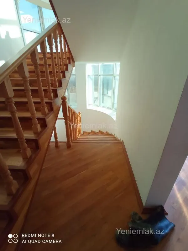 Satılır 5 otaqlı həyət evi 220 m²