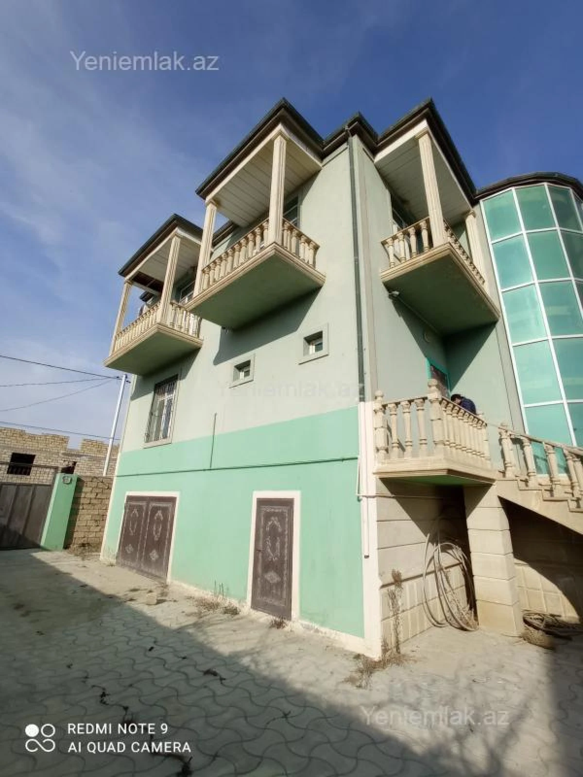 Satılır 5 otaqlı həyət evi 220 m²