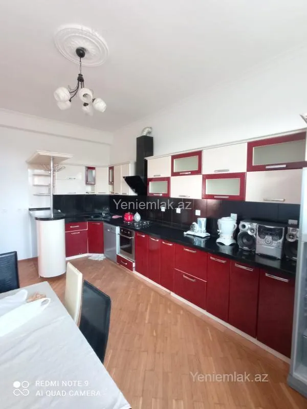 Satılır 5 otaqlı həyət evi 220 m²