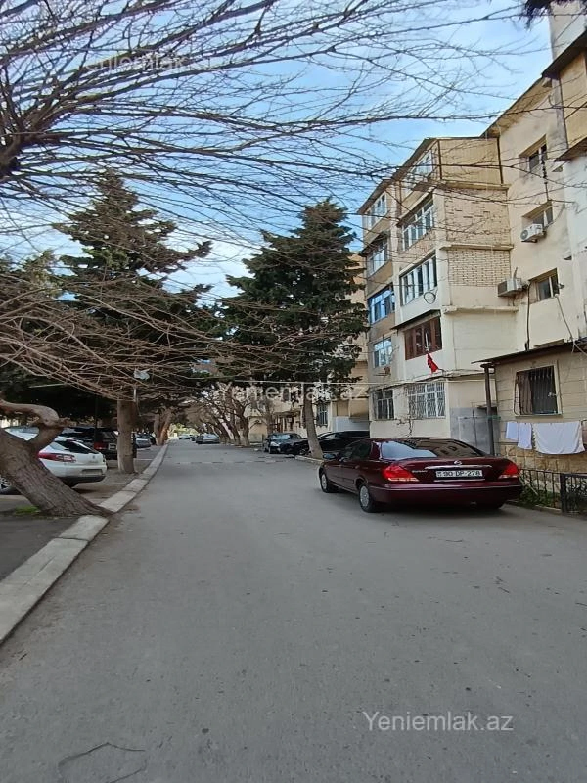 Satılır 1 otaqlı köhnə tikili 42 m²