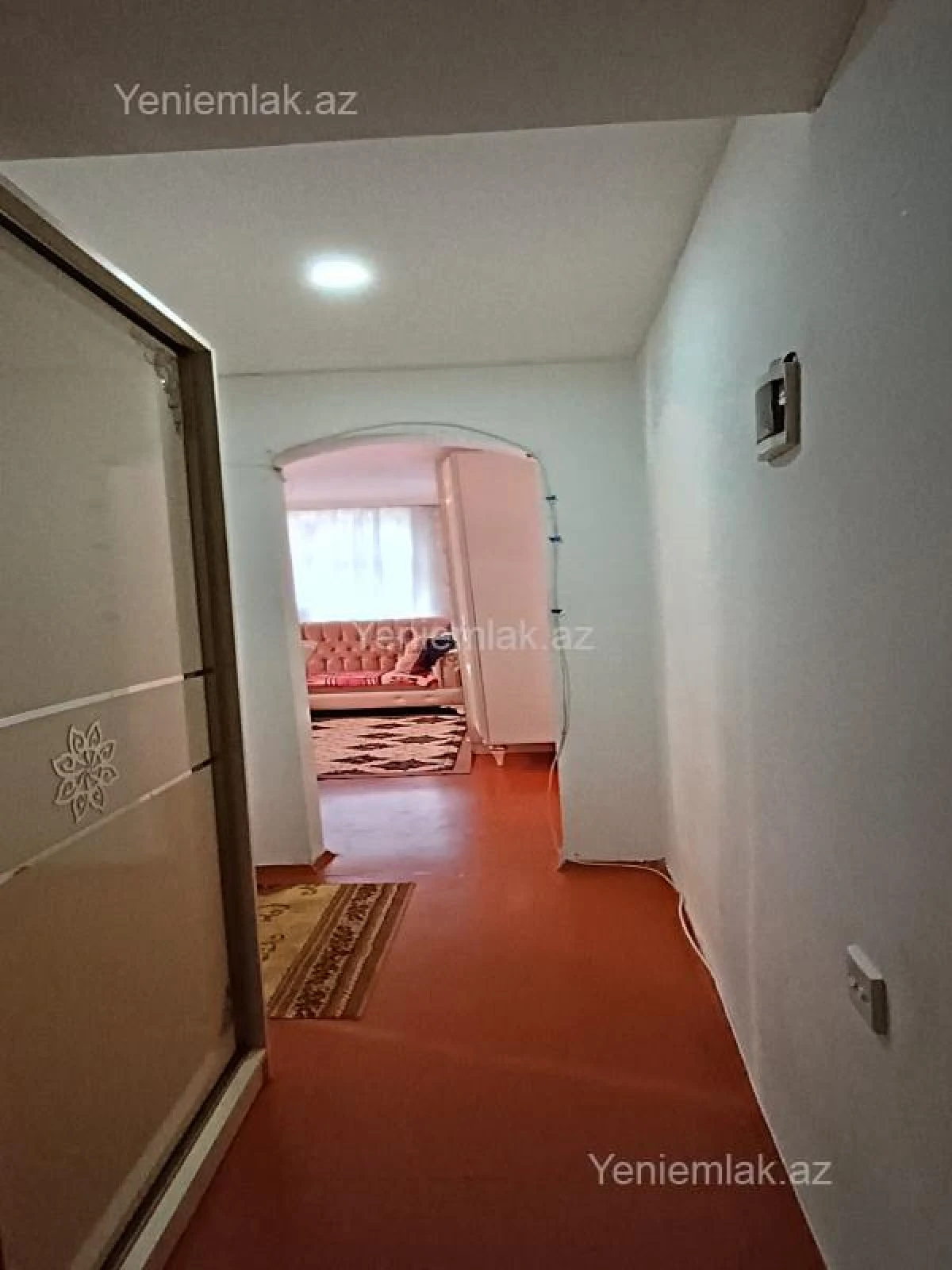 Satılır 1 otaqlı köhnə tikili 42 m²