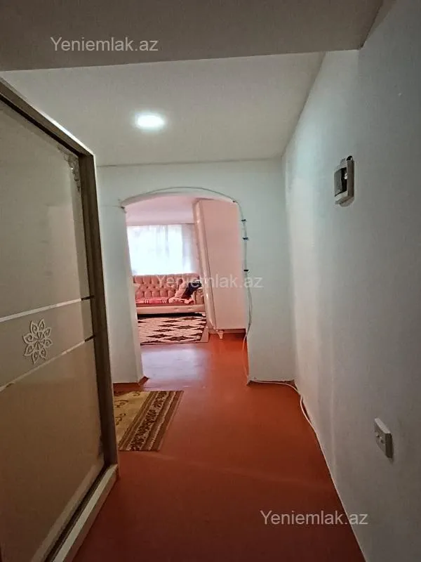 Satılır 1 otaqlı köhnə tikili 42 m²