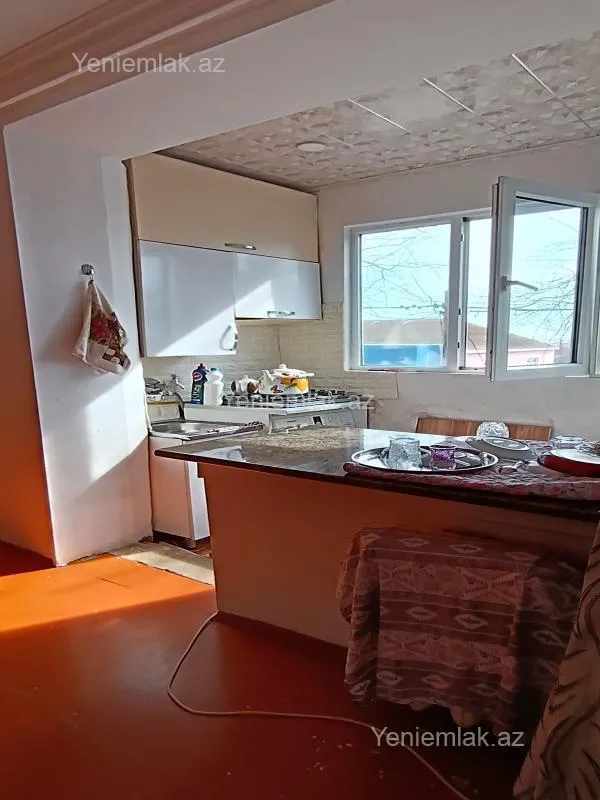 Satılır 1 otaqlı köhnə tikili 42 m²