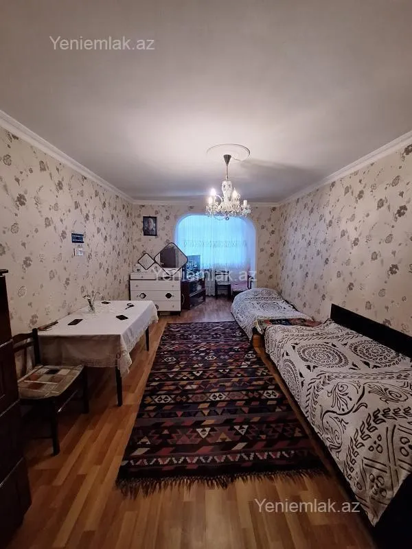 Satılır 3 otaqlı köhnə tikili 80 m²