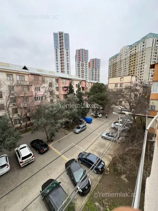 Satılır 2 otaqlı köhnə tikili 60 m²