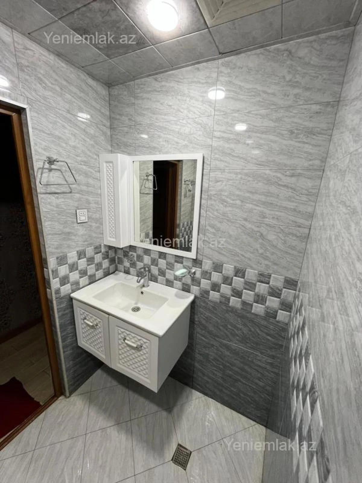 Satılır 3 otaqlı köhnə tikili 70 m²