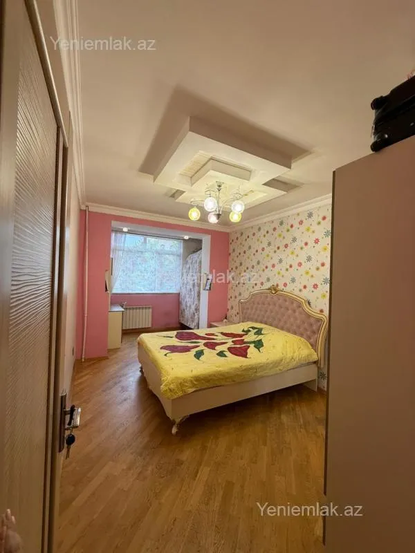 Satılır 3 otaqlı köhnə tikili 90 m²