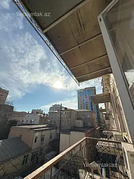 Satılır 3 otaqlı köhnə tikili 80 m²