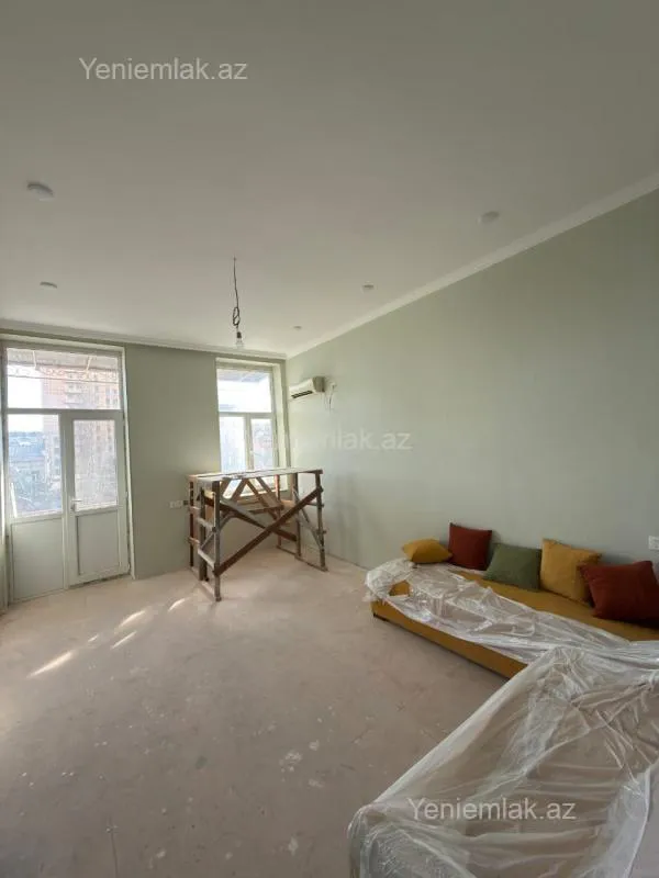 Satılır 3 otaqlı köhnə tikili 80 m²