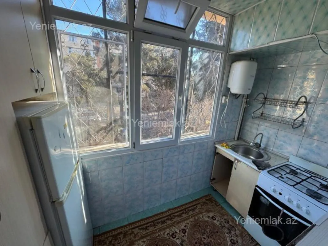 Satılır 2 otaqlı köhnə tikili 60 m²