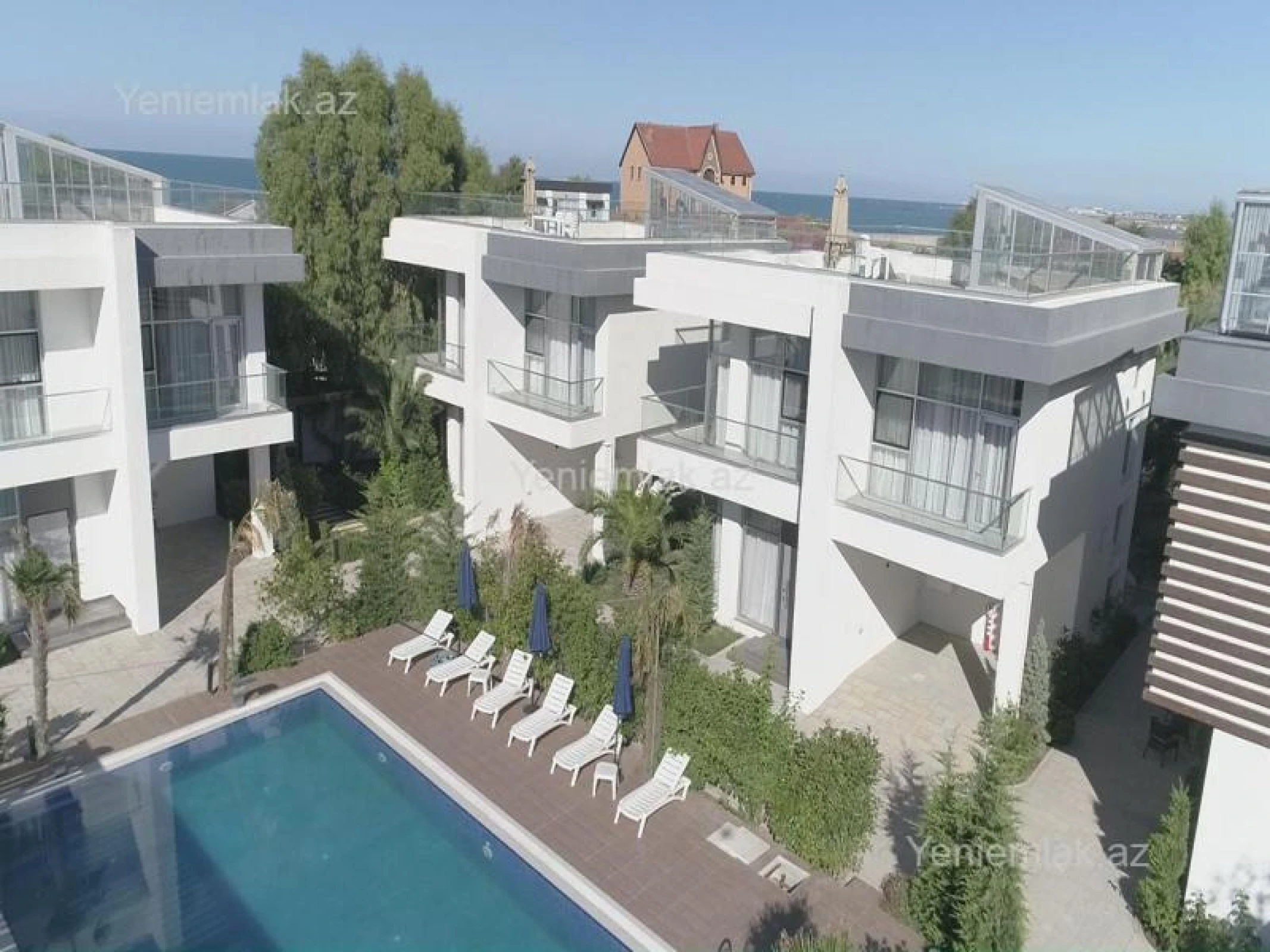 Satılır 16 otaqlı obyekt 1700 m²