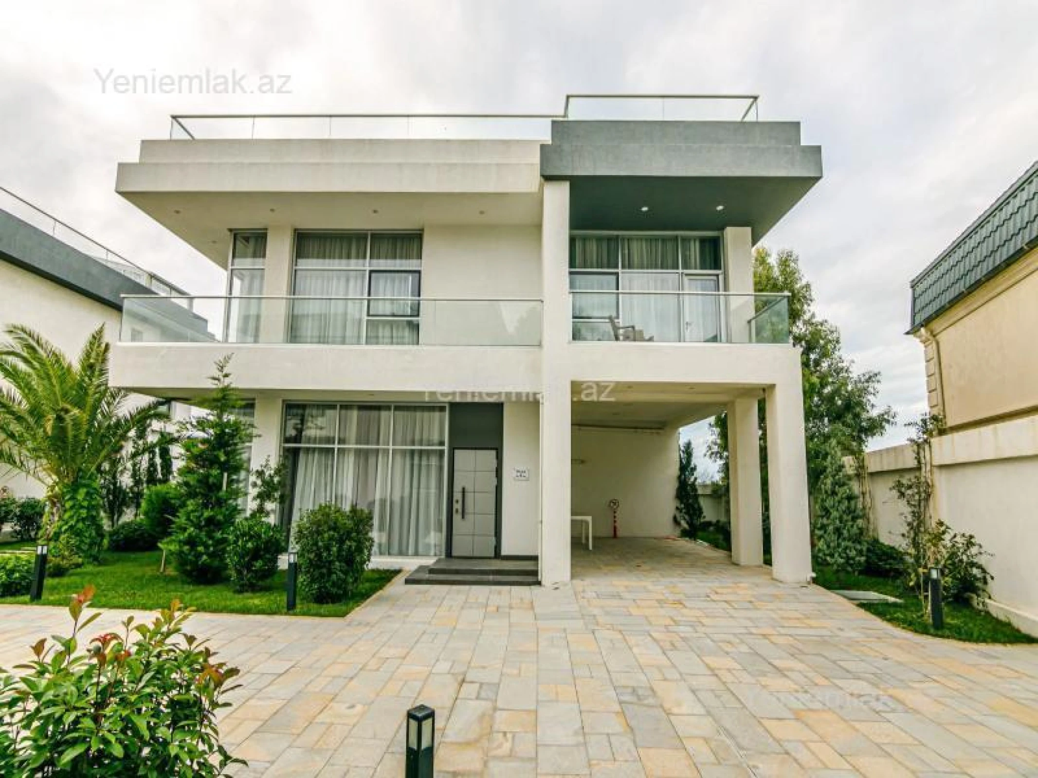 Satılır 16 otaqlı obyekt 1700 m²