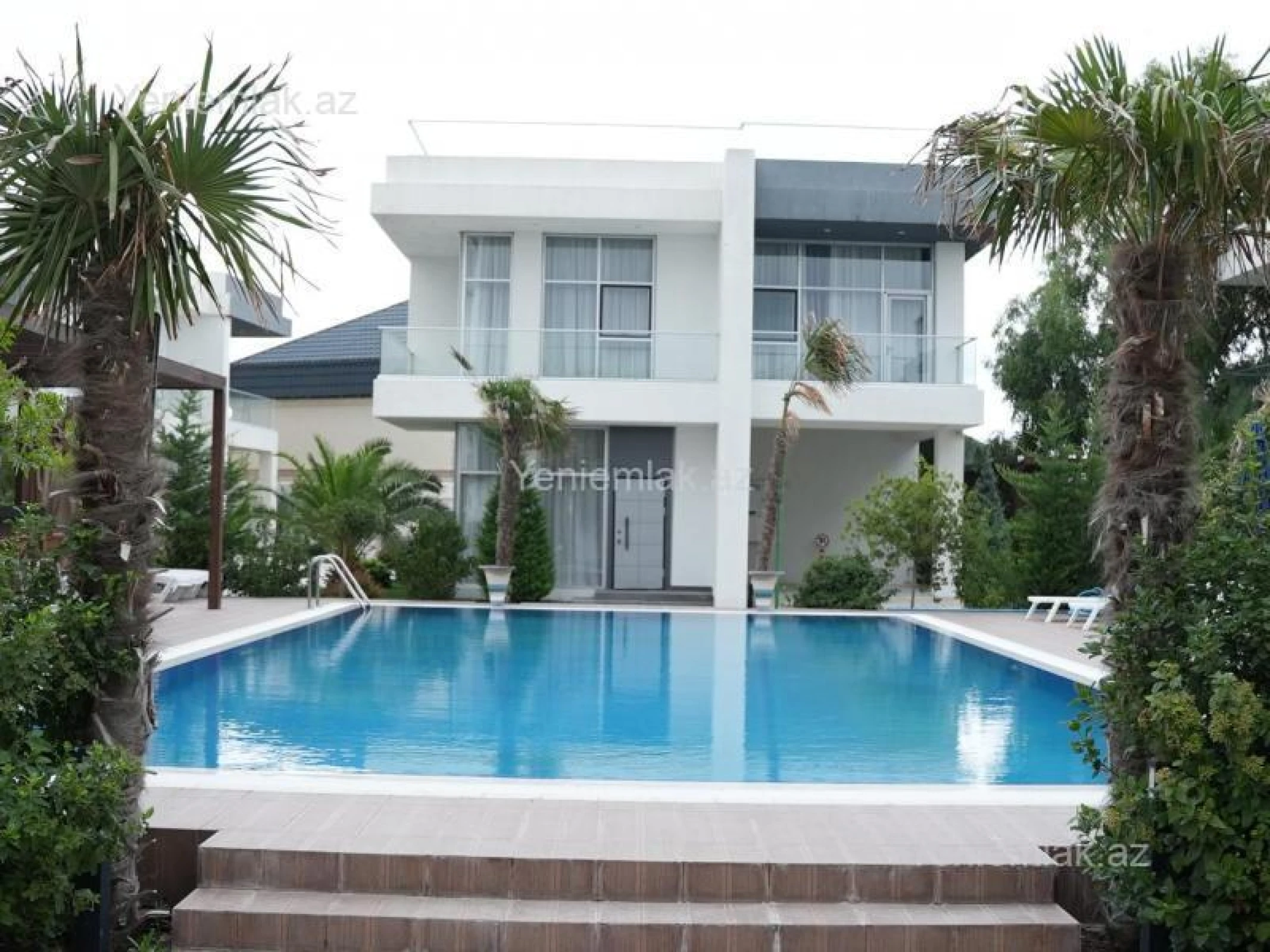 Satılır 16 otaqlı obyekt 1700 m²